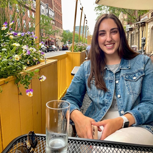 Meet your Posher, Briana - Picture 1 of 4